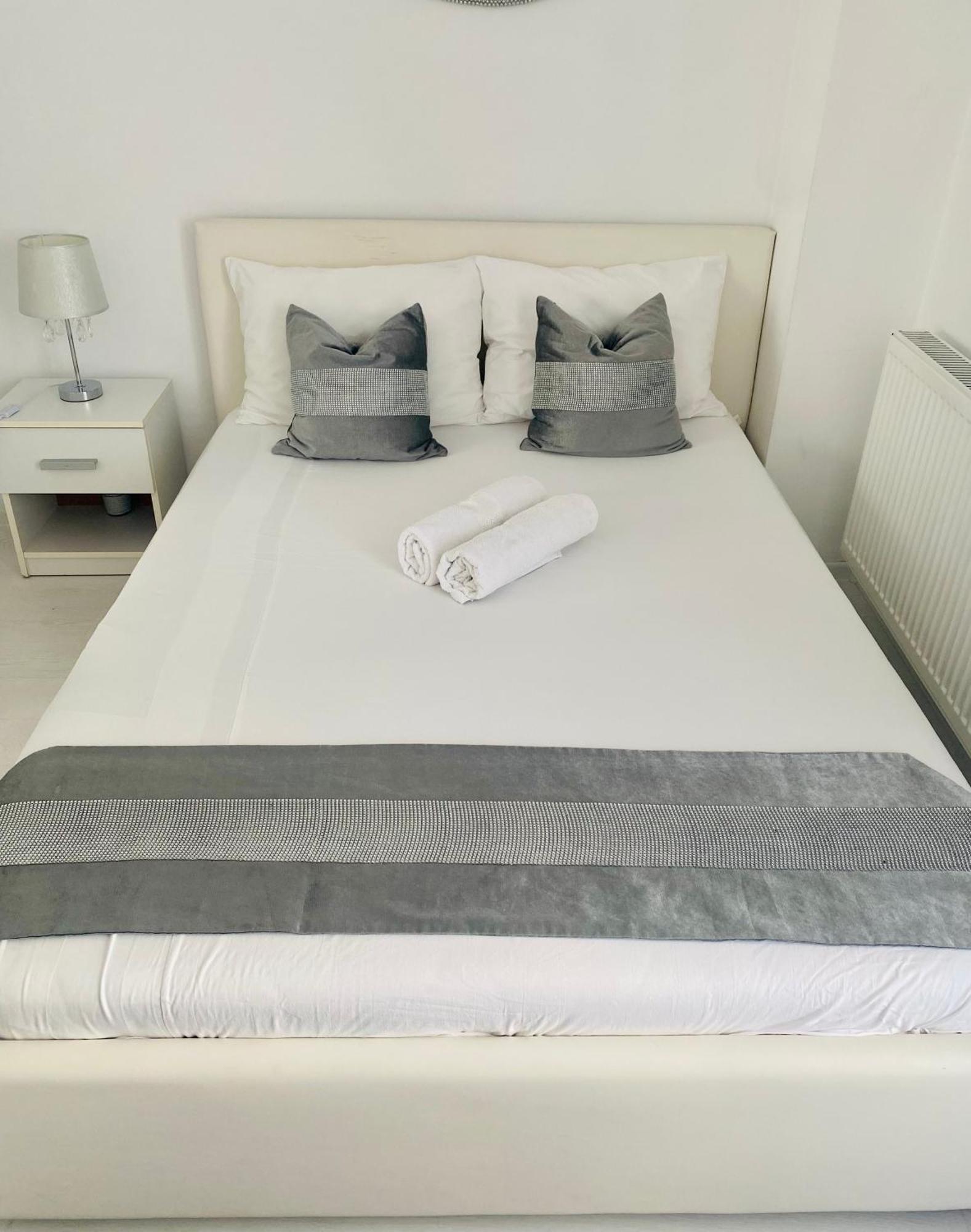 White Luxury Apartment Sibiu Exteriör bild